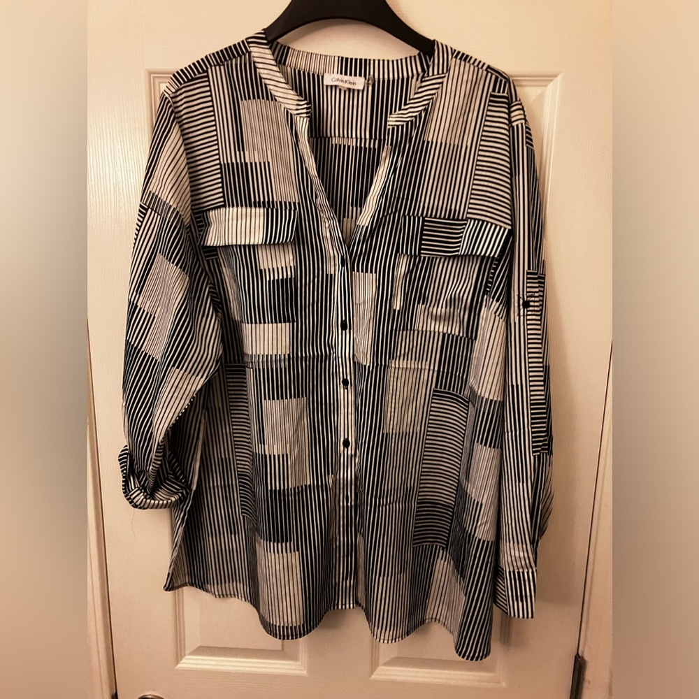 black and white Calvin Klein 3X button-down shirt